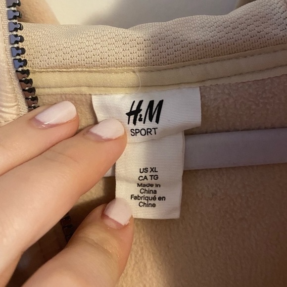 Cropped Sherpa Pullover w Kangaroo Pocket and Hood - Picture 5 of 5